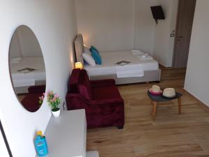 Postel nebo postele na pokoji v ubytování Vasiliu Boutique Hotel Ksamil