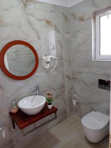 Koupelna v ubytování Vasiliu Boutique Hotel Ksamil