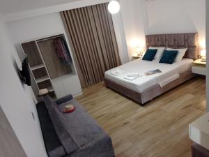 Postel nebo postele na pokoji v ubytování Vasiliu Boutique Hotel Ksamil