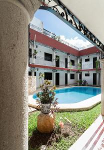Bazén v ubytování La Aurora Hotel Colonial nebo v jeho okolí