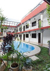 Bazén v ubytování La Aurora Hotel Colonial nebo v jeho okolí
