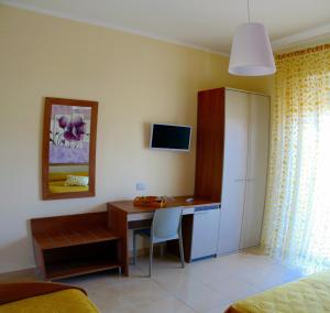 a bedroom with a desk and a bed and a room with a desk at B&B La Sciuscitta in Morciano di Leuca