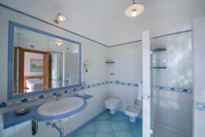 Koupelna v ubytování Maresca Hotel Praiano
