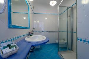 Koupelna v ubytování Maresca Hotel Praiano
