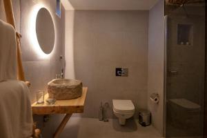 A bathroom at Sato Cave Hotel