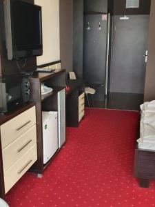 Televízia a/alebo spoločenská miestnosť v ubytovaní Apartament prywatny w Hotelu Diva SPA