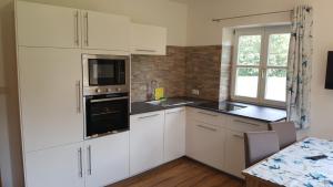 A kitchen or kitchenette at Hintererhof