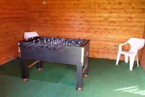 Stolní tenis v ubytování Chez Basile nebo okolí