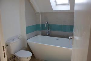Ванная комната в Maison-villa Quiberon, 5 personnes, jardin, proche du port, plages baie et océan