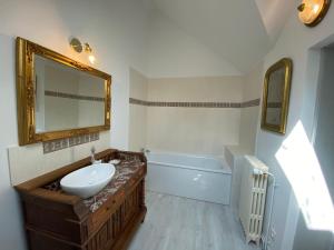 Manoir de L'Oiselière的一间浴室