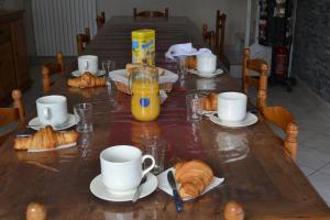 Opciones de desayuno para los huéspedes de Chambres d'Hôtes Farcy "La P'tite Transhumance"
