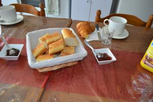Opciones de desayuno para los huéspedes de Chambres d'Hôtes Farcy "La P'tite Transhumance"