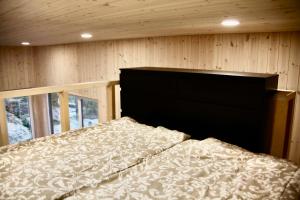 Un pat sau paturi într-o cameră la Aitvaru Terasos