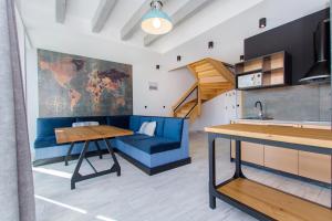 Część wypoczynkowa w obiekcie DOMKI APARTAMENTOWE CHMIELÓWKA