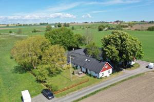 an overhead view of a white house with a red barn at Knappagården in Glemminge