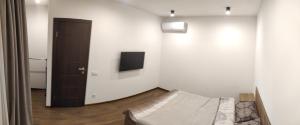 TV a/nebo společenská místnost v ubytování Apartments Duplex Odesa