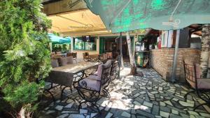 Restaurace v ubytování Vila Lav Sokobanja + 7 fotografií
