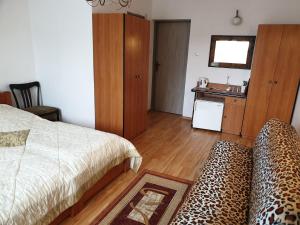 Łóżko lub łóżka w pokoju w obiekcie RENESANS