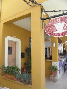 Certifikát, ocenenie alebo iný dokument vystavený v ubytovaní Hostal Doris - Adults Only