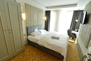 Postel nebo postele na pokoji v ubytování Serai Hotel