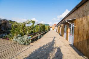 a wooden walkway next to a building at Hotel Yuzhanka in Sanzhiyka