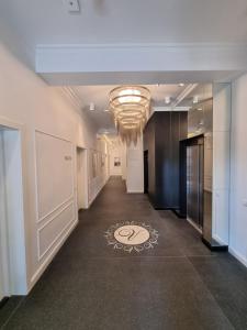 a hallway in a building with a large chandelier at Apartamenty Leśne - visitopl in Świnoujście
