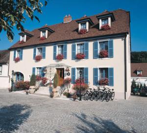 a white building with bikes parked in front of it at Hotel Pinocchio in Gy