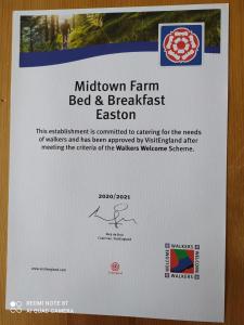 un cartello che dice estensione del bed and breakfast coltivato a funghi di Midtown Farm Bed & Breakfast a Easton