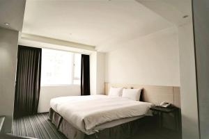 Una cama o camas en una habitación de de rěve Express Hotel