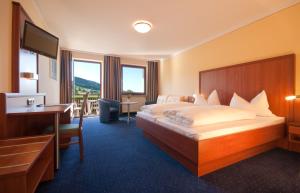 Seehotel Garni Pöllmann客房内的一张或多张床位