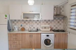 Gallery image of 2+1 Apartm with Garden + balcony , at Ladies beach in Kusadası