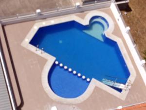 a small swimming pool with a blue center at Aguamarina in Peñíscola