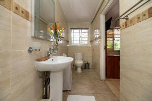 Ванная комната в Janes' Serenity Guesthouse