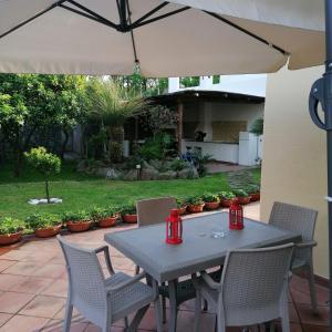 A garden outside A CASA