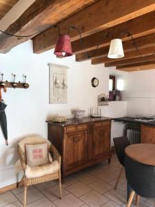 A kitchen or kitchenette at Casa la Rosa & Spa