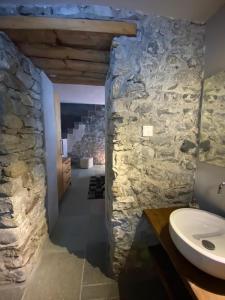 A bathroom at Chalet Ca d'Martin