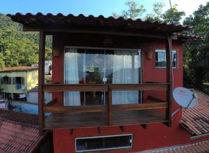 une maison avec un toit-terrasse dans l'établissement Mi Casa Su Casa Lofts, à Abraão