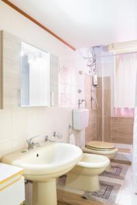 Ένα μπάνιο στο La casa di Mary +7 φωτογραφίες