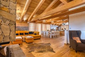 a large living room with a couch and a table at Chalet SNOW in Belá