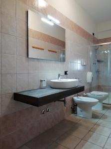 a bathroom with a sink and a toilet at Il Quadrifoglio in Frascineto