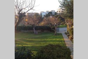 Traditional Apartment part of a Detached Villa on a luxurious Hill of  Thessaloniki PANORAMA with a private garden with trees ,also available for  Family and other gatherings and Kid's parties - under