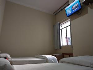 Postel nebo postele na pokoji v ubytování Hotel Cervantes