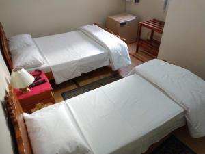 Postel nebo postele na pokoji v ubytování Hotel Cervantes