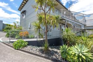 Gallery image of Oneroa Bay Villa Waiheke in Oneroa