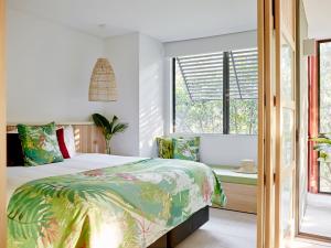 Crystalbrook Byron客房内的一张或多张床位