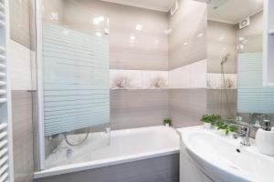 Kúpeľňa v ubytovaní Comfort 66 - Real-Life 3-Room Family Stay with 4 Beds