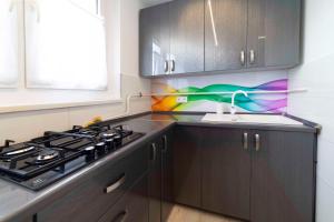 Kuchyňa alebo kuchynka v ubytovaní Comfort 66 - Real-Life 3-Room Family Stay with 4 Beds