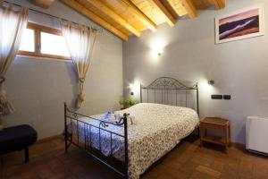 a bedroom with a metal bed in a room at Agriturismo BioBiò in Vobarno