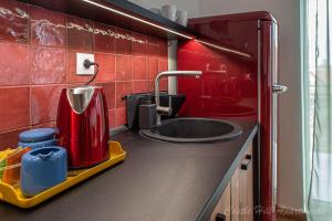A kitchen or kitchenette at Eger Castle Hill Premium Apartments