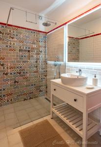 A bathroom at Eger Castle Hill Premium Apartments